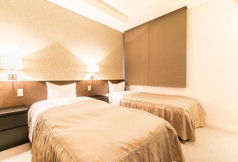 اتاق استاندارد سه نفره, Petit Hotel Enchante