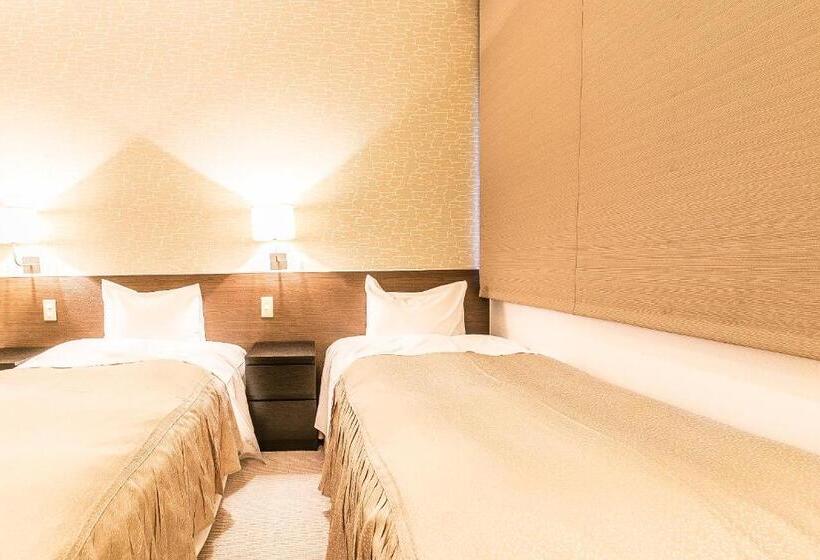 اتاق استاندارد سه نفره, Petit Hotel Enchante