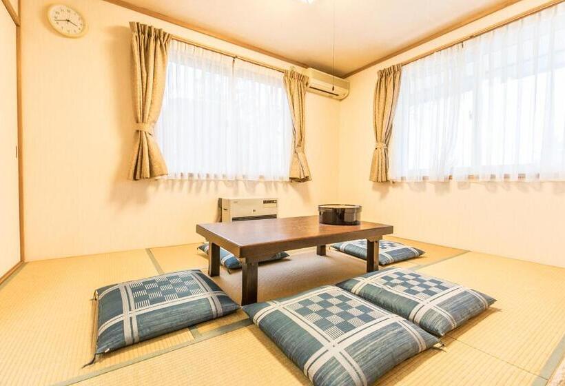 اتاق استاندارد چهار تخته, Petit Hotel Enchante