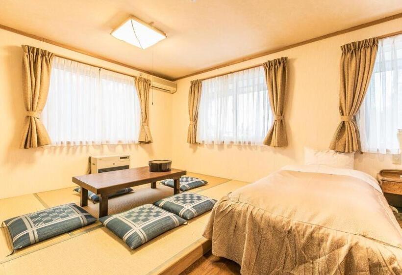 اتاق استاندارد چهار تخته, Petit Hotel Enchante