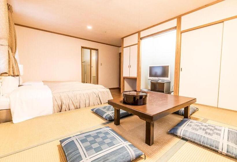 اتاق استاندارد چهار تخته, Petit Hotel Enchante