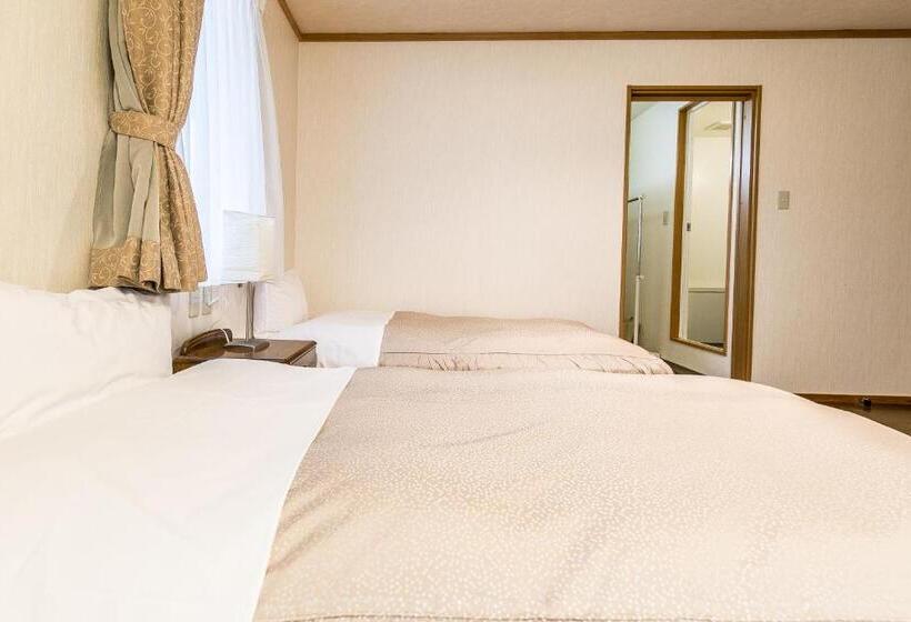 اتاق استاندارد چهار تخته, Petit Hotel Enchante