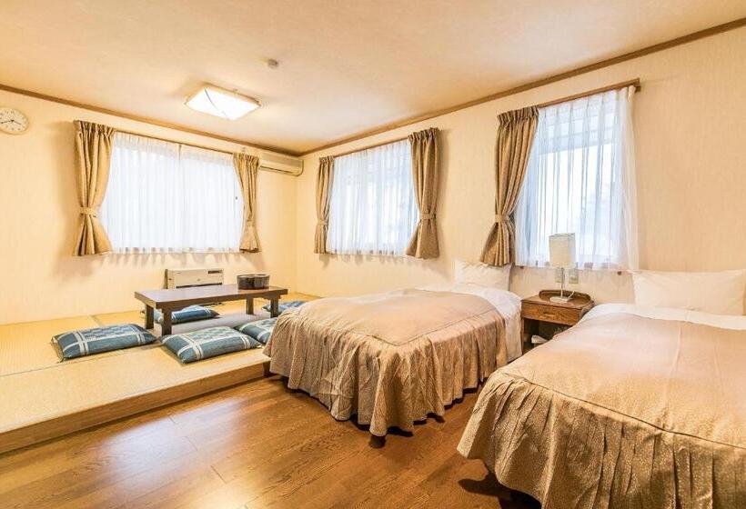 اتاق استاندارد چهار تخته, Petit Hotel Enchante
