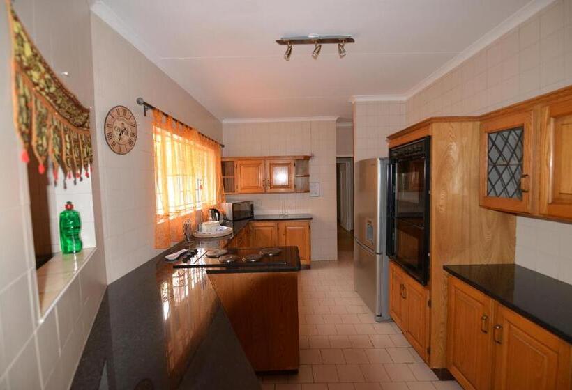 Дом 1 Спальня, Attaché Guest Lodge & Health Spa