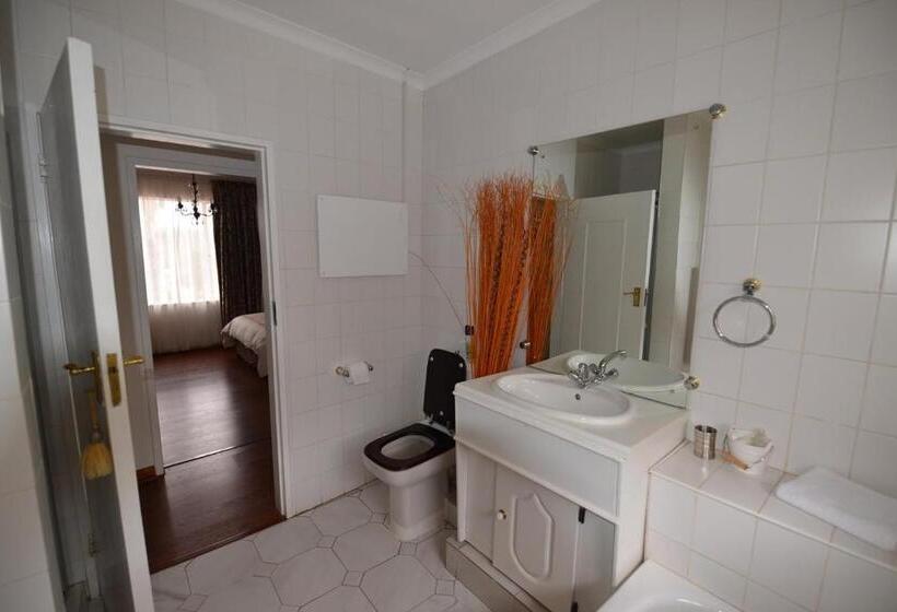 Люкс, Attaché Guest Lodge & Health Spa