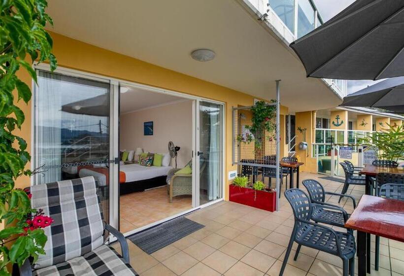 Апартаменты Классик 1 Спальня, Sunlit Waters Studio Apartments