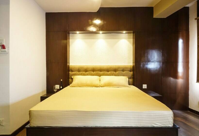 استودیوی لوکس, Quay Apartments Thamel