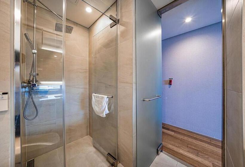 اتاق لوکس با چشم‌انداز دریا, Sl Hotel Gangneung