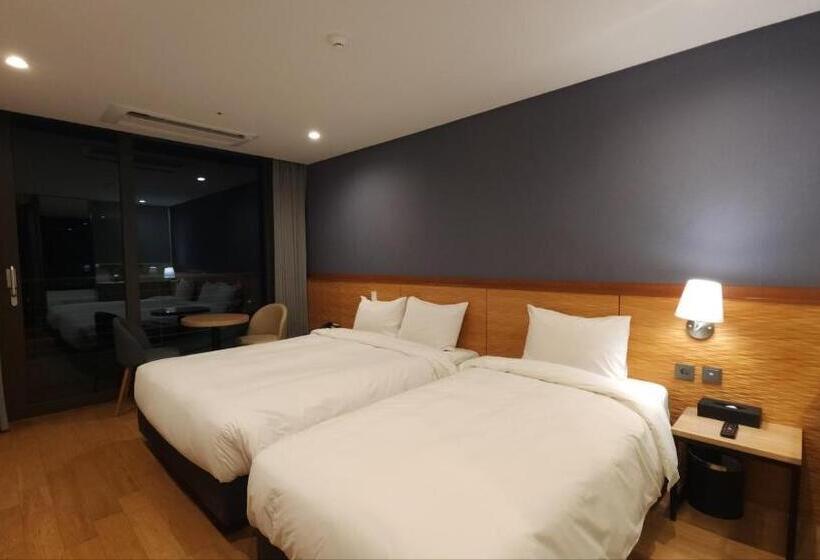 اتاق لوکس خانوادگی, Sl Hotel Gangneung