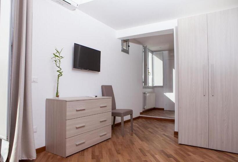 اتاق استاندارد با بالکن, Le Tre Lune Suites