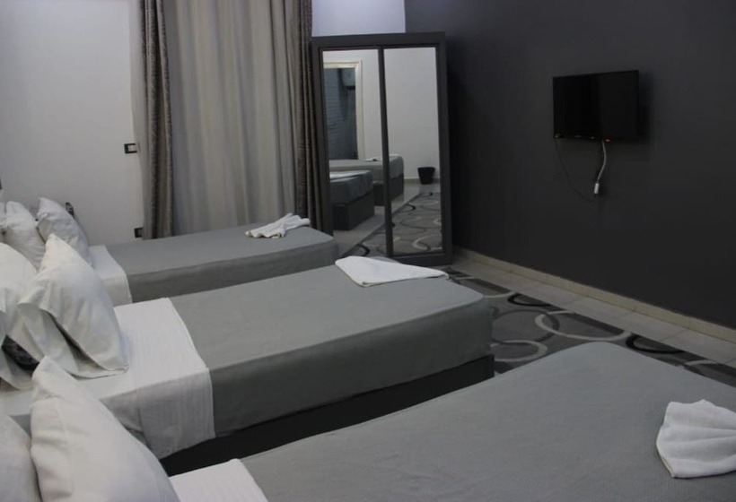 اتاق استاندارد سه نفره, Azar Boutique