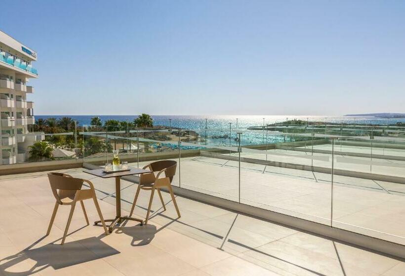 غرفة عائلية مطلّة علي البحر, Chrysomare Beach Hotel & Resort