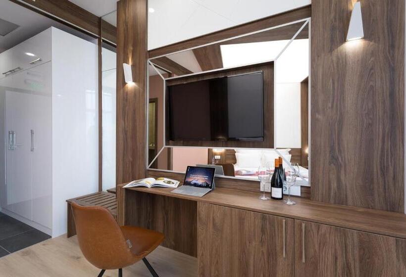 Номер Deluxe, B1 Boutique Hotel Sofia