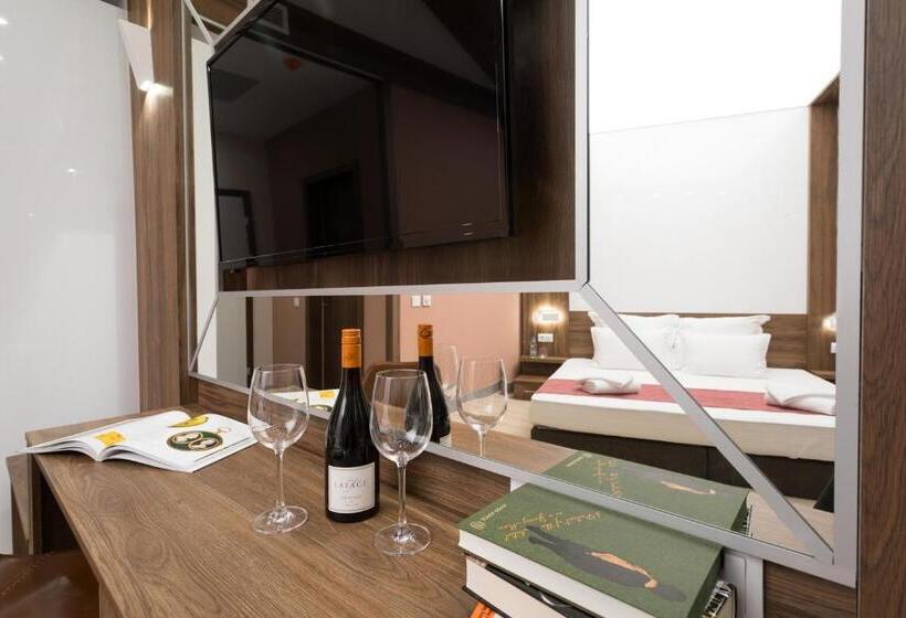 Апартаменты 2 Спальни, B1 Boutique Hotel Sofia