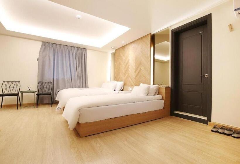اتاق لوکس, Urban Stay