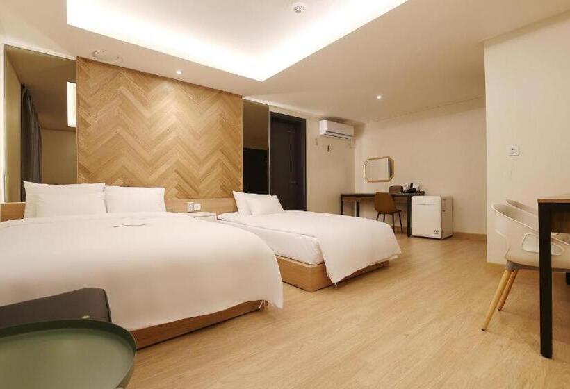 اتاق لوکس, Urban Stay