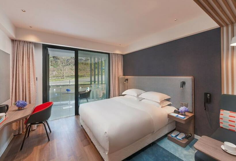 ダブルベッドスタンダードルーム, Holiday Inn Express E Mei Qiliping By Ihg