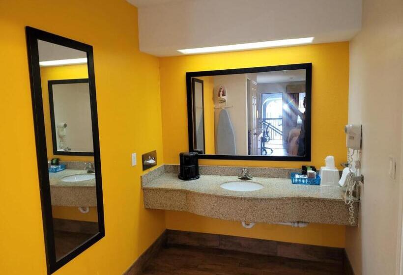 Номер Стандарт, Texas Inn And Suites Raymondville