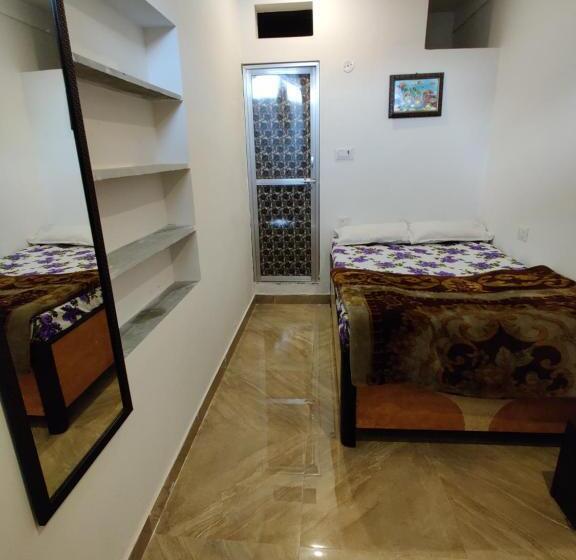 经济房, Varah Square Guest House