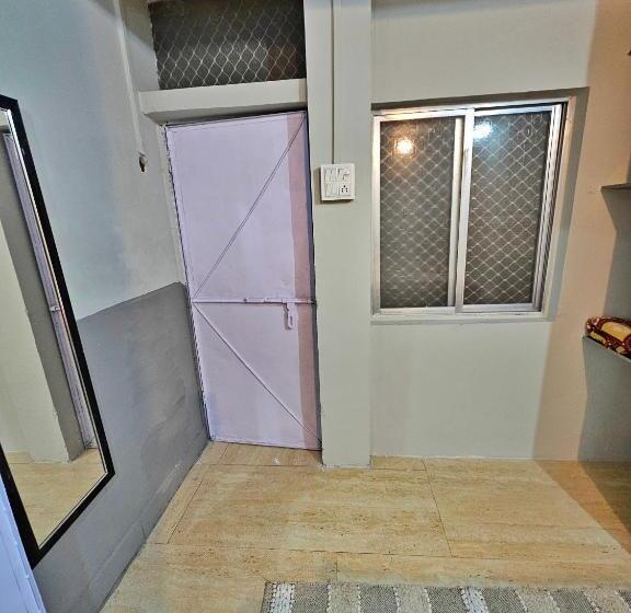 基本间, Varah Square Guest House