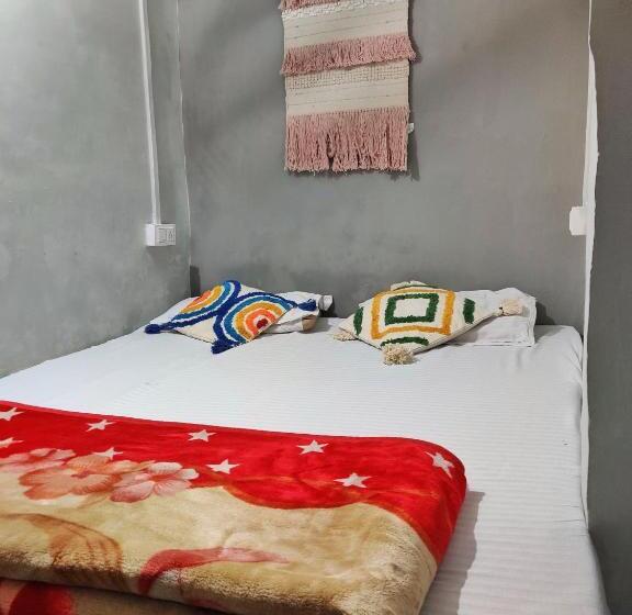 基本间, Varah Square Guest House