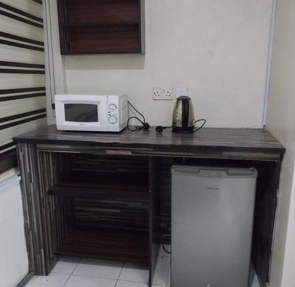 استودیوی استاندارد, Goddis Apartments