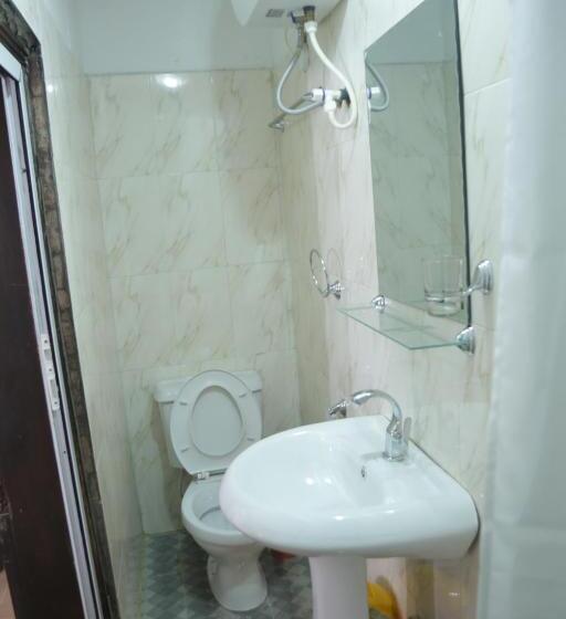 استودیوی استاندارد, Goddis Apartments