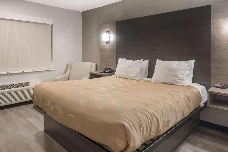 스탠다드 룸 킹사이즈 침대, Quality Inn & Suites