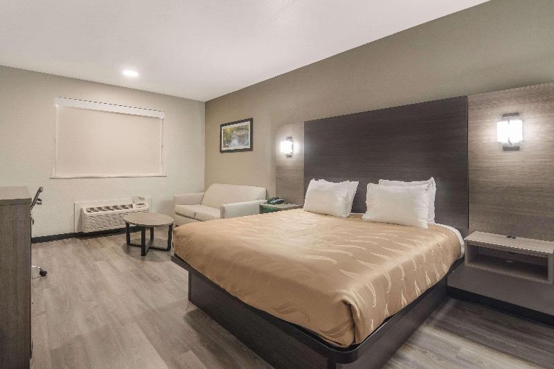 스탠다드 룸 킹사이즈 침대, Quality Inn & Suites
