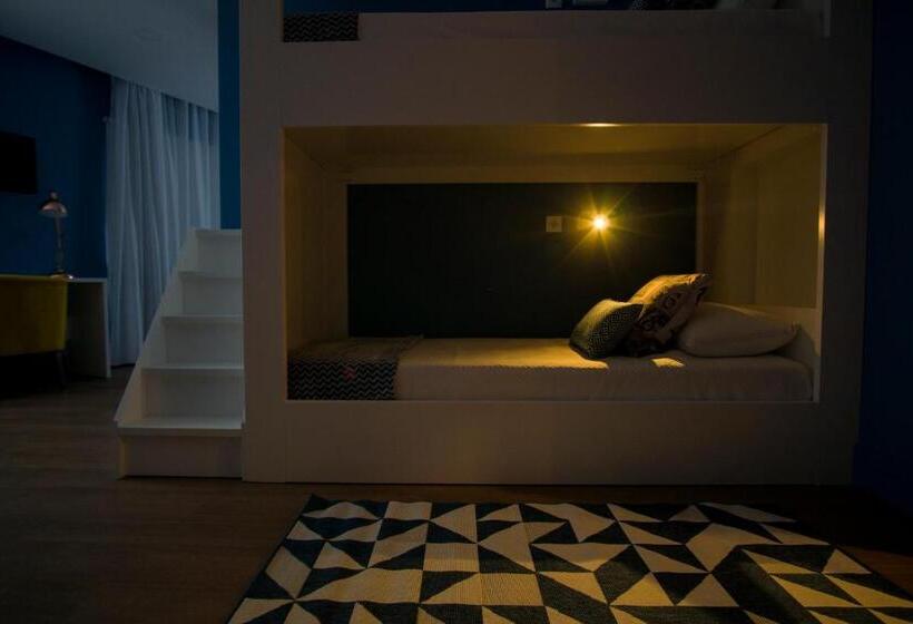 Семейный Номер, Zigzag Hostel