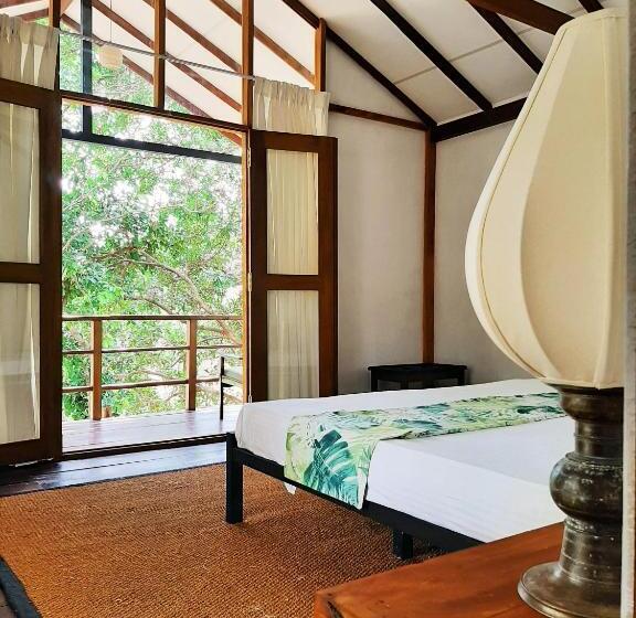 带阳台的豪华间, Elephant Lodge