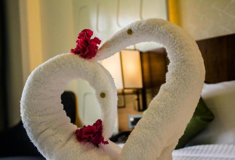 Люкс Вид на Город, Ceasar Palace Kottayam