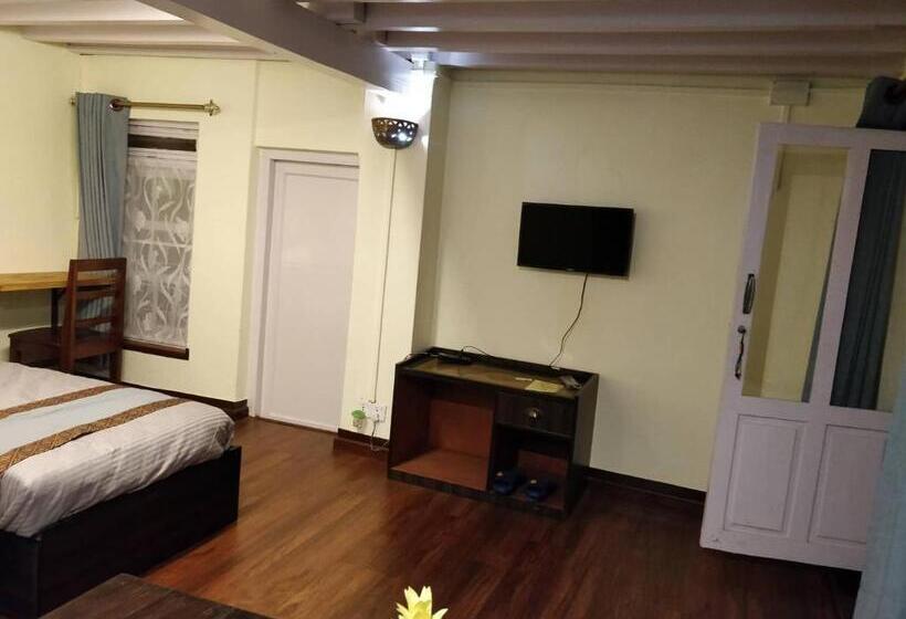اتاق استاندارد با بالکن, Mani Homes