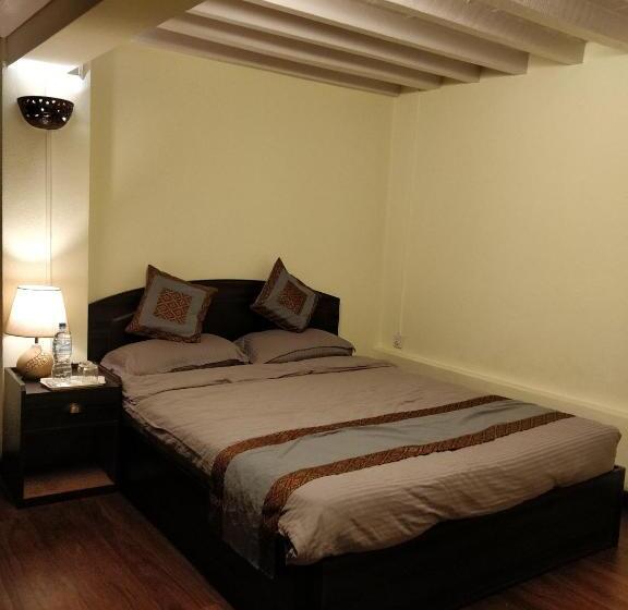 اتاق لوکس, Mani Homes