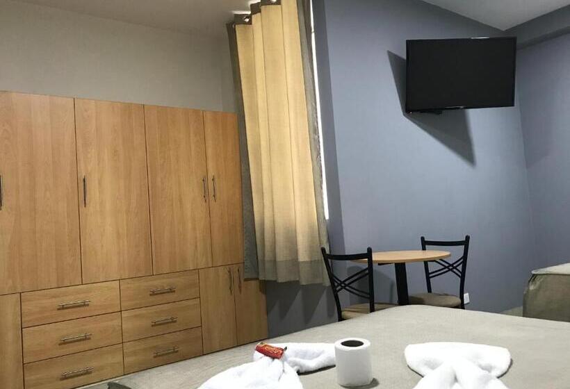 اتاق خانوادگی, Hostal Parisuite