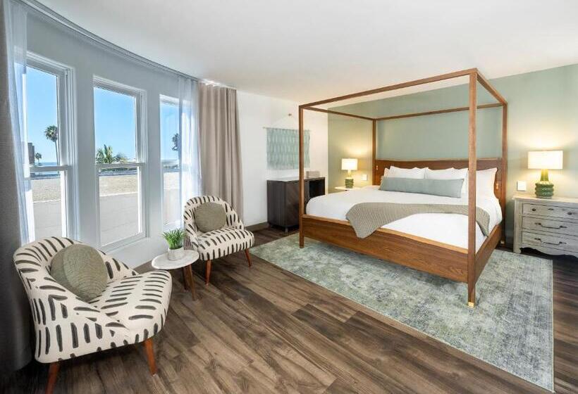 سوئیت با تخت بزرگ, Cardiff By The Sea Lodge
