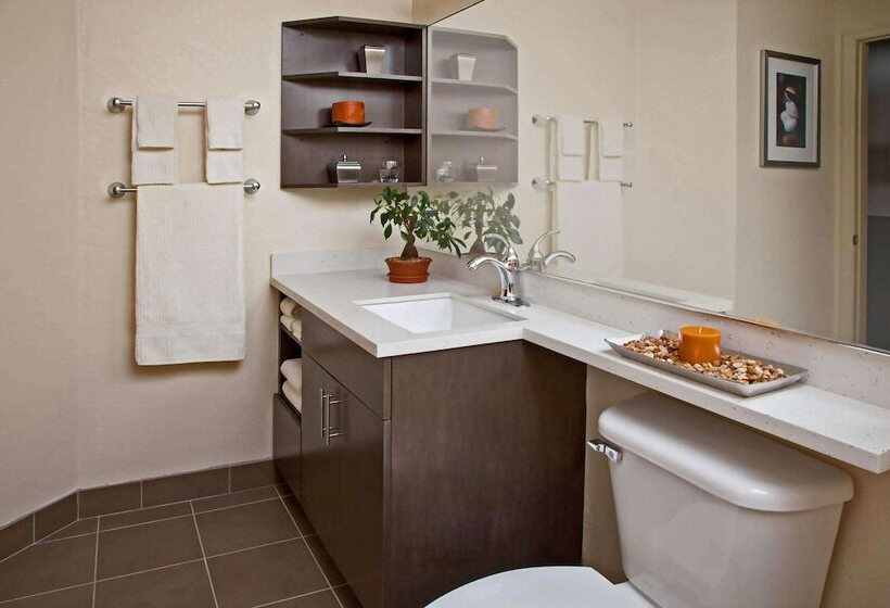 سوئیت برای معلولان, Mainstay Suites Kansas City Overland Park