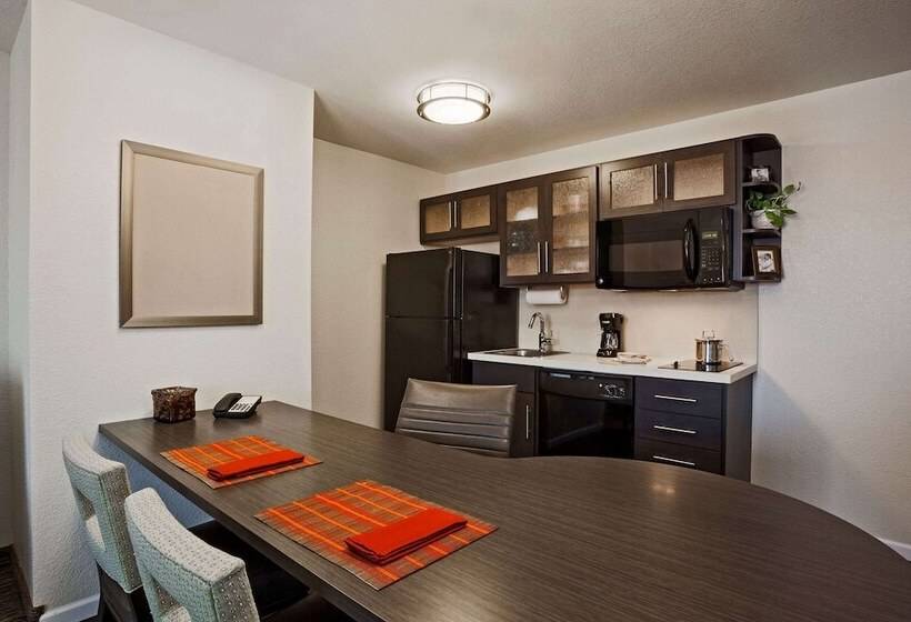 سوییت, Mainstay Suites Kansas City Overland Park