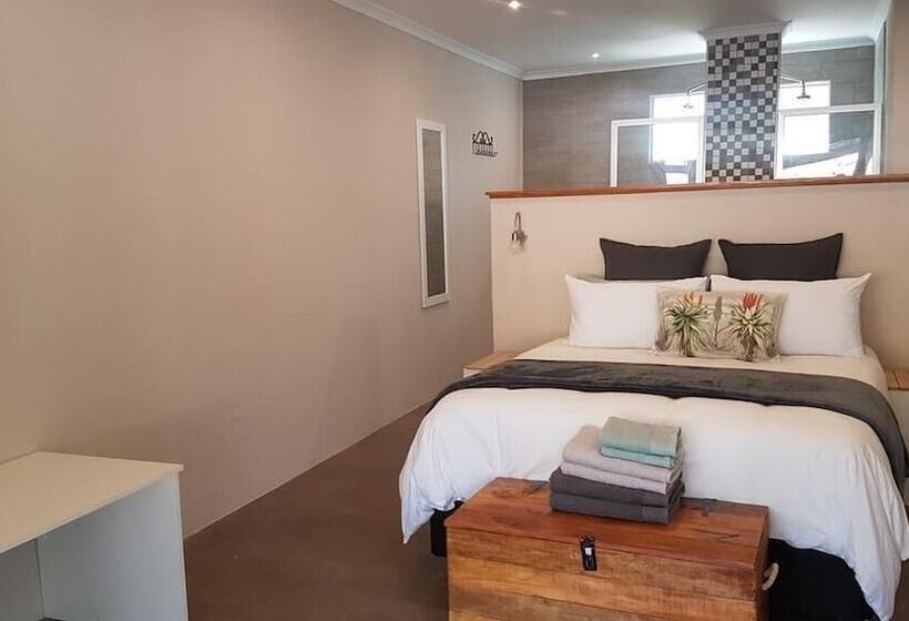 اتاق لوکس, Rocky Hollow Lodge