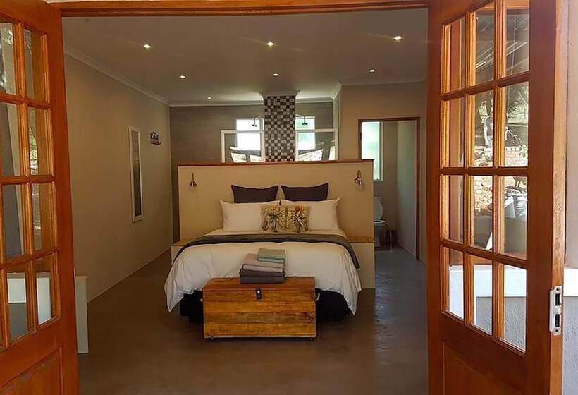 اتاق لوکس, Rocky Hollow Lodge