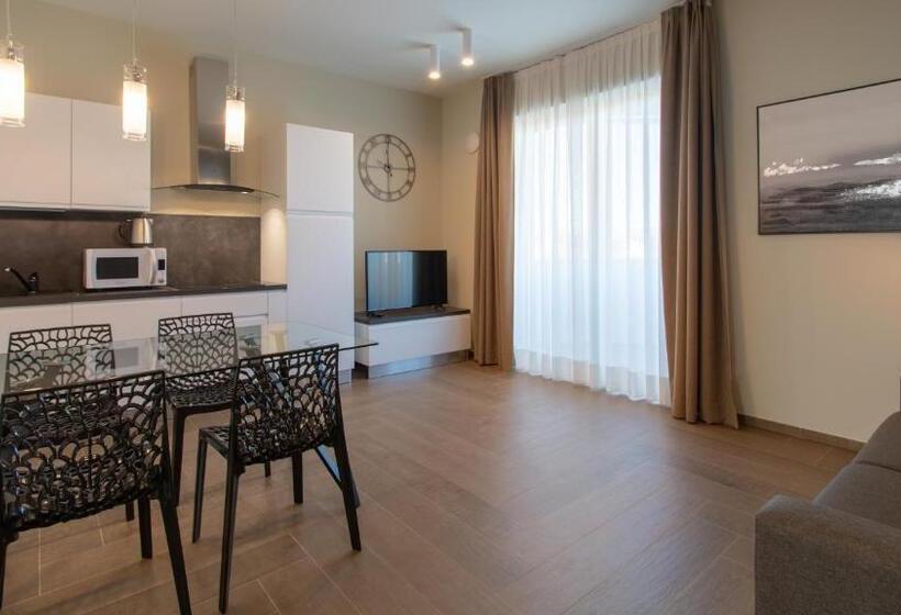 Люкс Кровать Кинг, Atmosfera Apartments & Suites