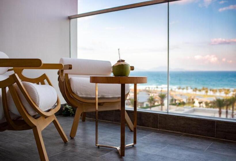 اتاق لوکس با چشم‌انداز دریا, Radisson Blu Resort Cam Ranh