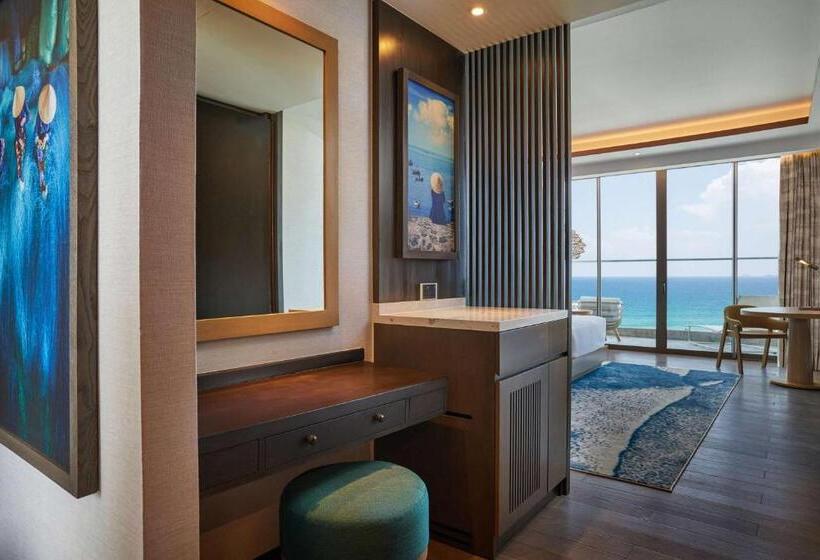 اتاق لوکس با چشم‌انداز دریا, Radisson Blu Resort Cam Ranh