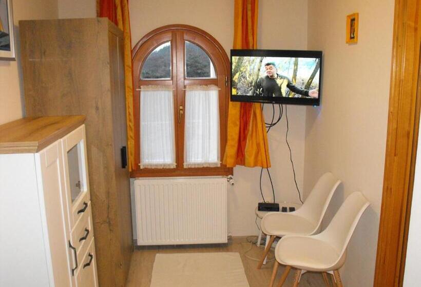 Семейный Номер Вид на Сад, Ezüsthíd Apartman