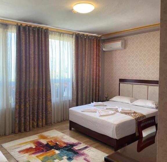 اتاق استاندارد سه نفره, British Hotel Pogradec