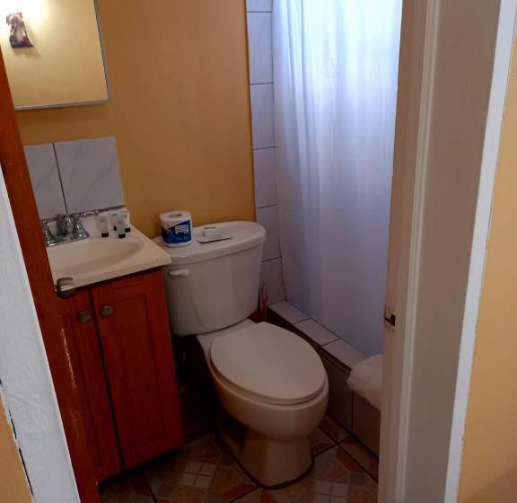 اتاق لوکس, Beverley's Guest House, Nevis