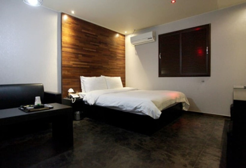 اتاق استاندارد, Gugi Motel
