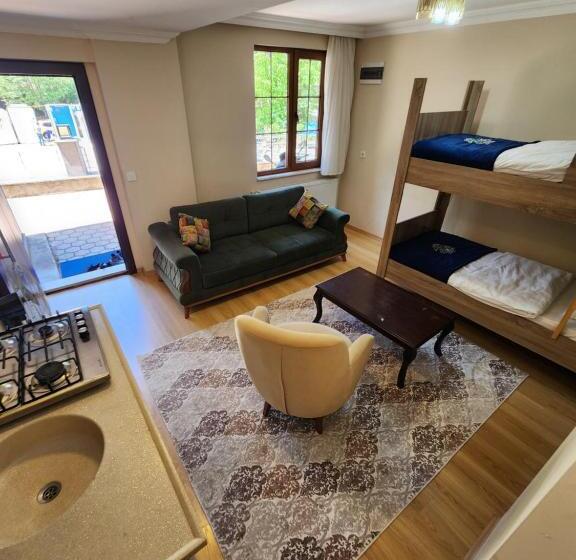 Deluxe Suite King Bed, Trend Suite