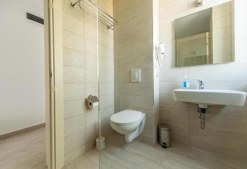 Апартаменты 1 Спальня с Террасой, Zip Apartments