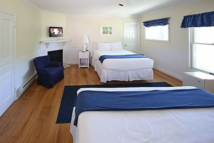 Номер Стандарт, Colonial Inn Harbor Springs